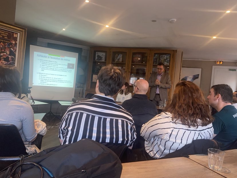 Laurent Couvé, lors du VeilleLab du 5 mars 2025. Crédit : Master VeCIS. 2_veillelabs-2025-intelligence-artificielle-generative-prisme-metiers-veille.jpg