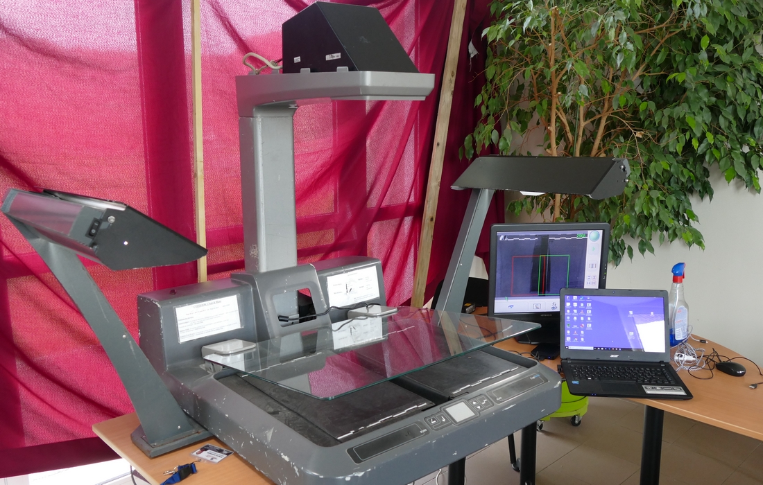 L'installation du scanner pour la numérisation des actes d'état-civil dans une mairie de l'Oise. (DR) numerisation-archives-etat-civil-adico-numerize-scanner
