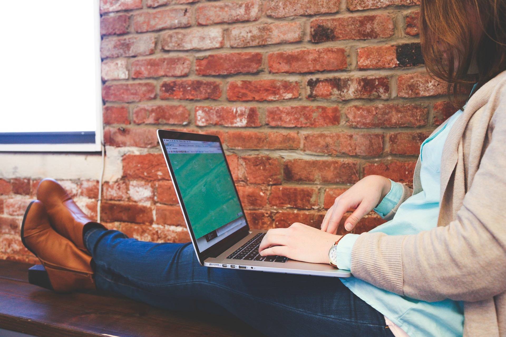 Toute personne peut devenir ambassadeur et proposer ses services à la communauté, le but de la plateforme étant d'avoir un maximum de personnes, issues d'un maximum de cursus universitaires, de métiers et d'entreprises différents. (Pixabay/StartupStock)
