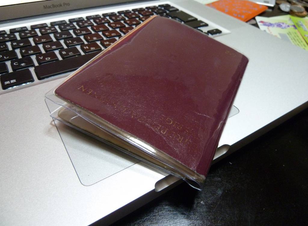 La copie d'actes d'état civil est requise pour établir un passeport (Karl Baron / Flickr)