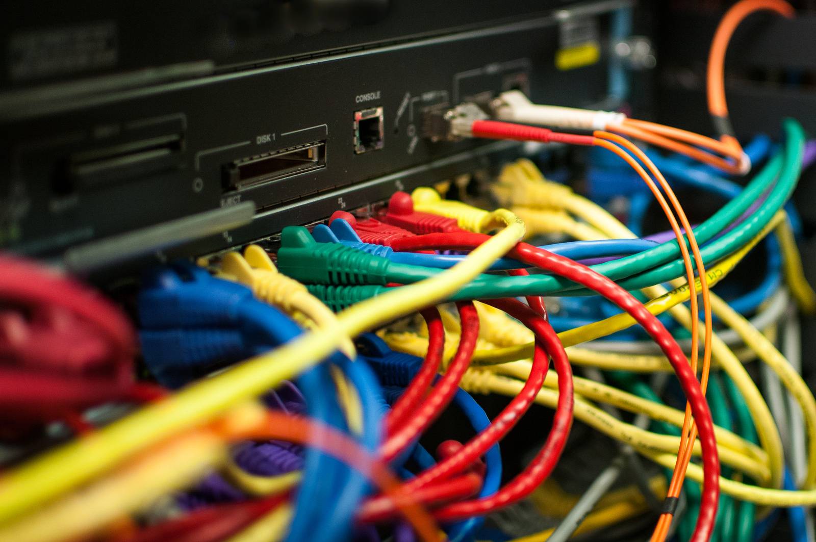 L’application fournie par Naoned se veut interopérable avec le maximum de sources possibles, dans le respect du référentiel gé- néral d’interopérabilité (RGI) (Illustration / BobMical via Visual hunt / CC BY-NC)