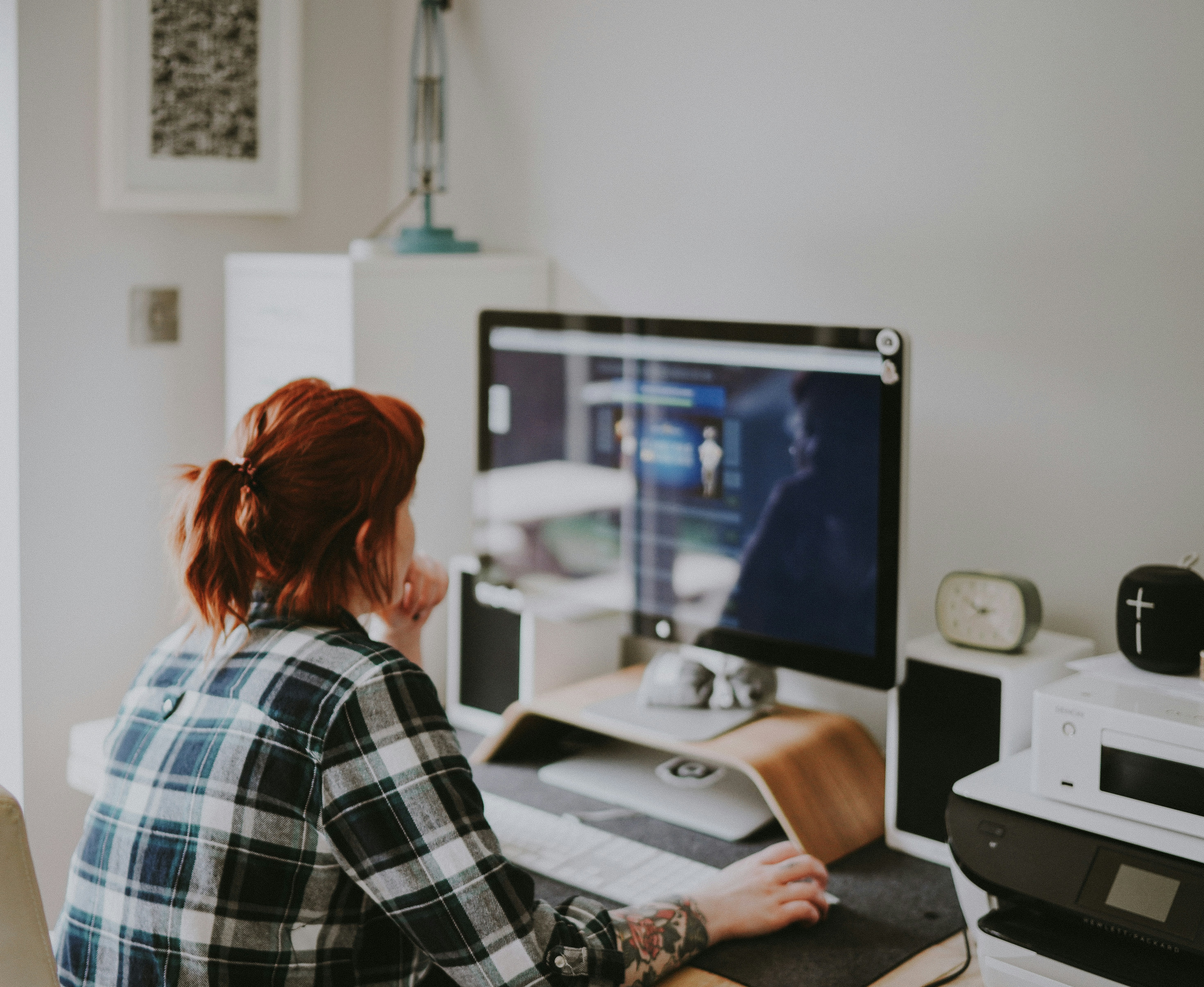 Les enregistrements d'écran ne sont pas seulement un moyen de réaliser des vidéos, mais ils constituent également un atout commercial précieux qui peut améliorer la source de stress pour les salariés (crédits : unsplash)