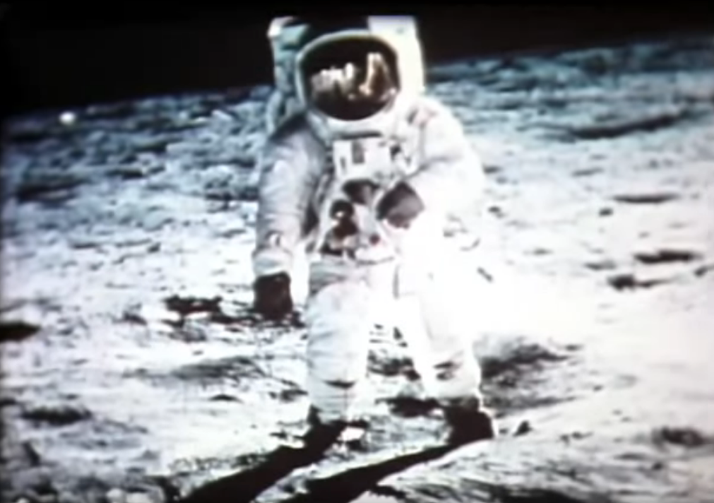 Neil Armstrong sur le sol lunaire le 21 juillet 1969 (Nasa)