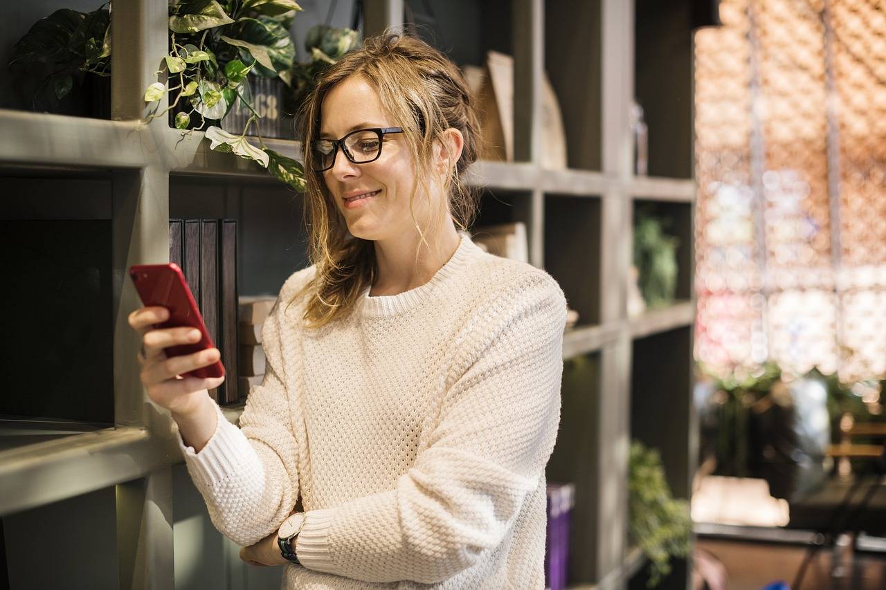Plusieurs outils payants proposent des versions gratuites tout à fait satisfaisantes. (Pixabay/rawpixel) smartphone-sms