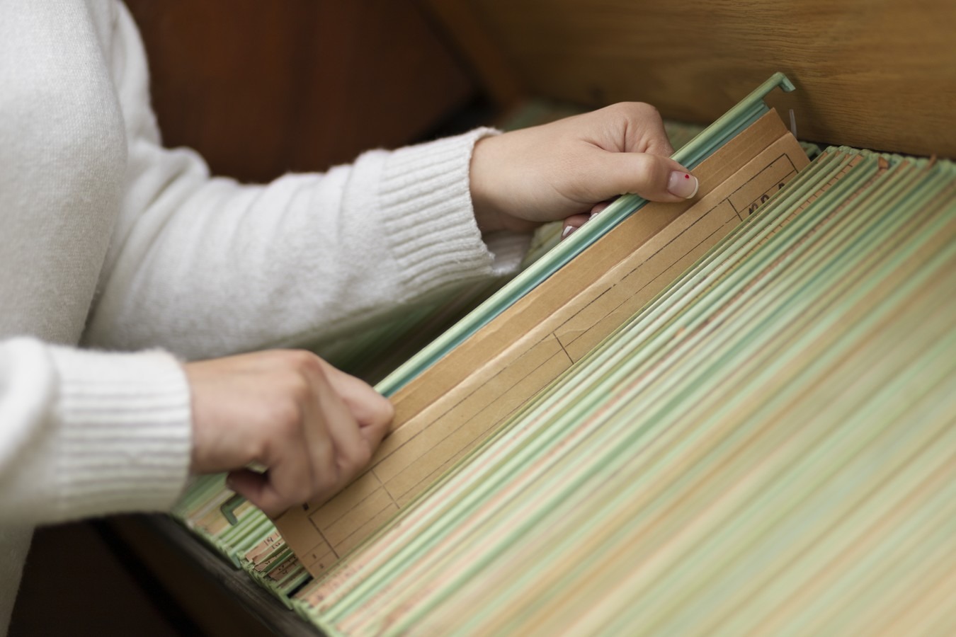 Une convention doit déterminer le périmètre de la mutualisation des archives, selon le nouveau décret n° 2022-1305. (Freepik) decret-archivage-conservation-personnes-publiques