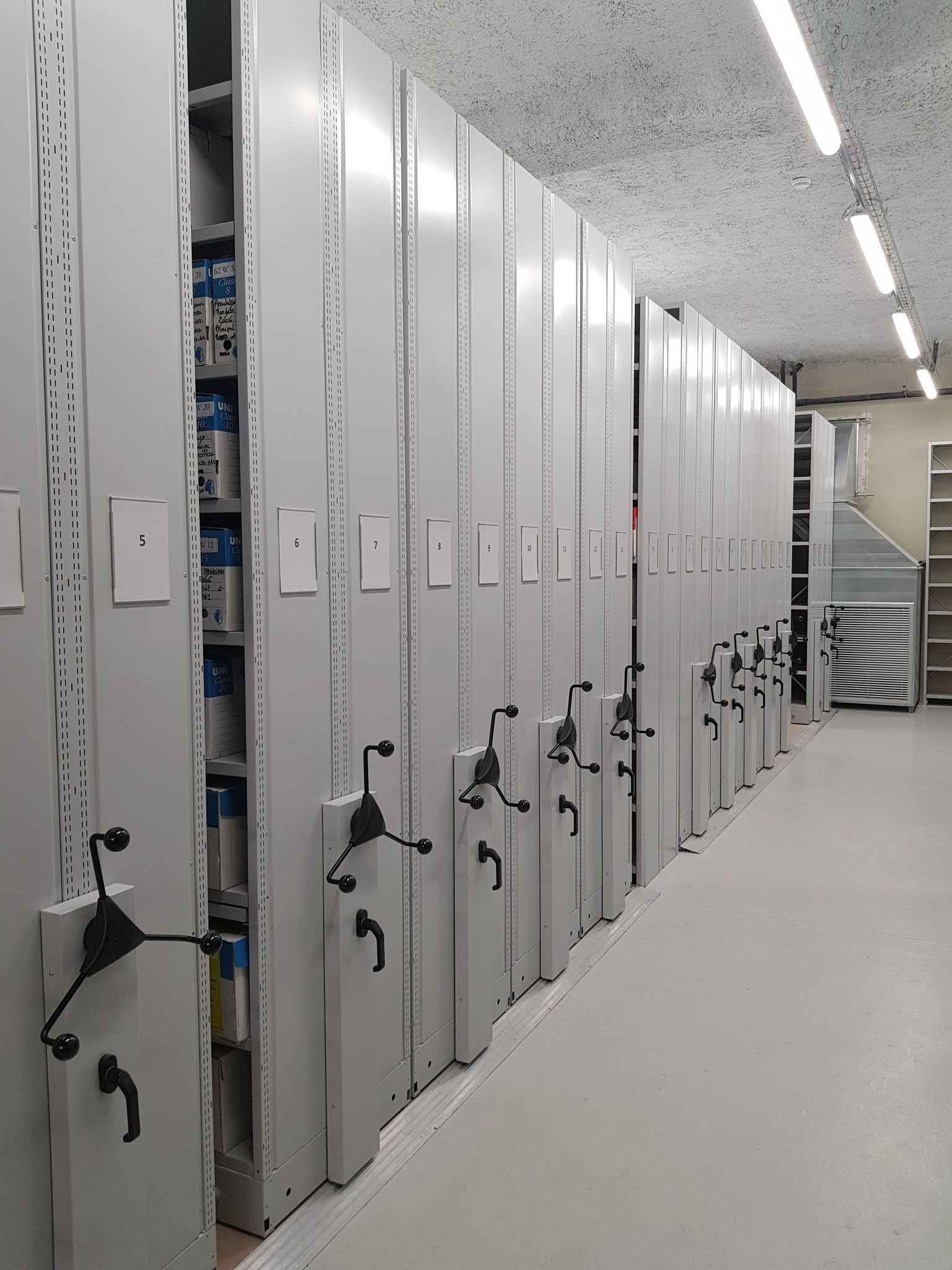 un magasin d'archives de La Camusière (Tours Métropole Val de Loire) Tours Métropole inaugure son nouveau centre d'archives
