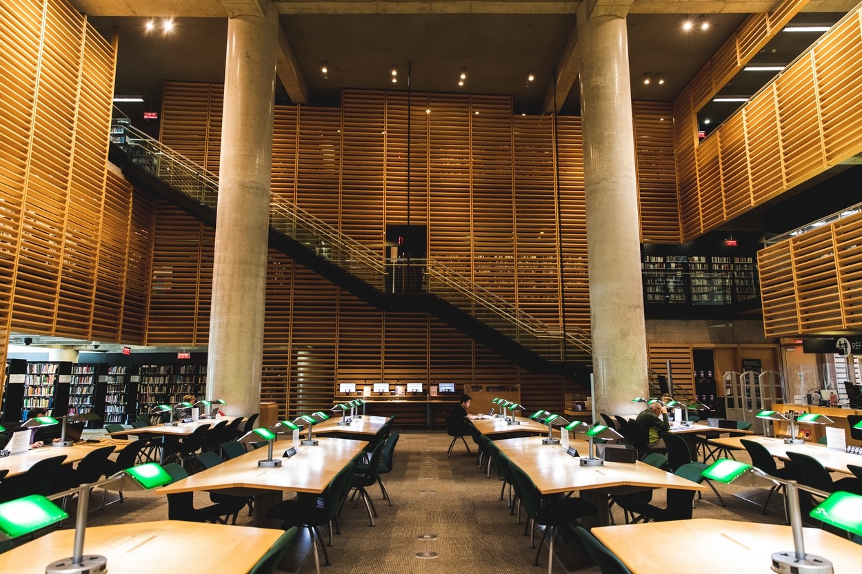 La salle de consultation de BAnQ à Montréal (Mikaël Theimer) archives-bibliotheque-banq-montreal