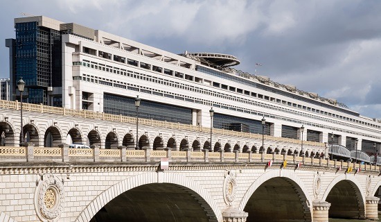 gouvernement-reporte-obligation-facturation-electronique-sine-die