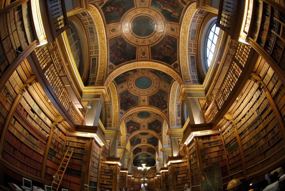 Yaël Braun-Pivet inaugure la bibliothèque restaurée de l'Assemblée nationale
