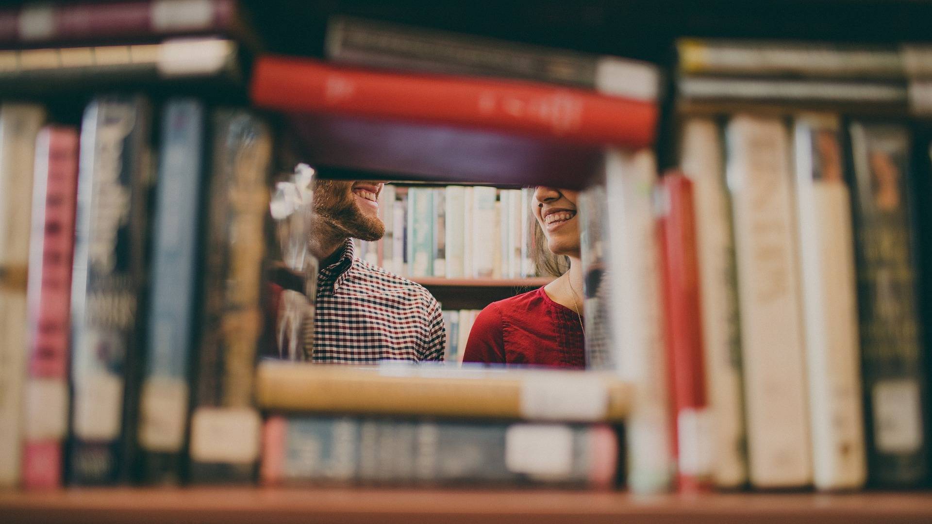 Le rapport Orsenna annonce, parmi une vingtaine de propositions, le lancement d'un "plan national pour les bibliothèques" visant un élargissement de leurs horaires d'ouverture. (Pixabay/StockSnap) bibliotheque