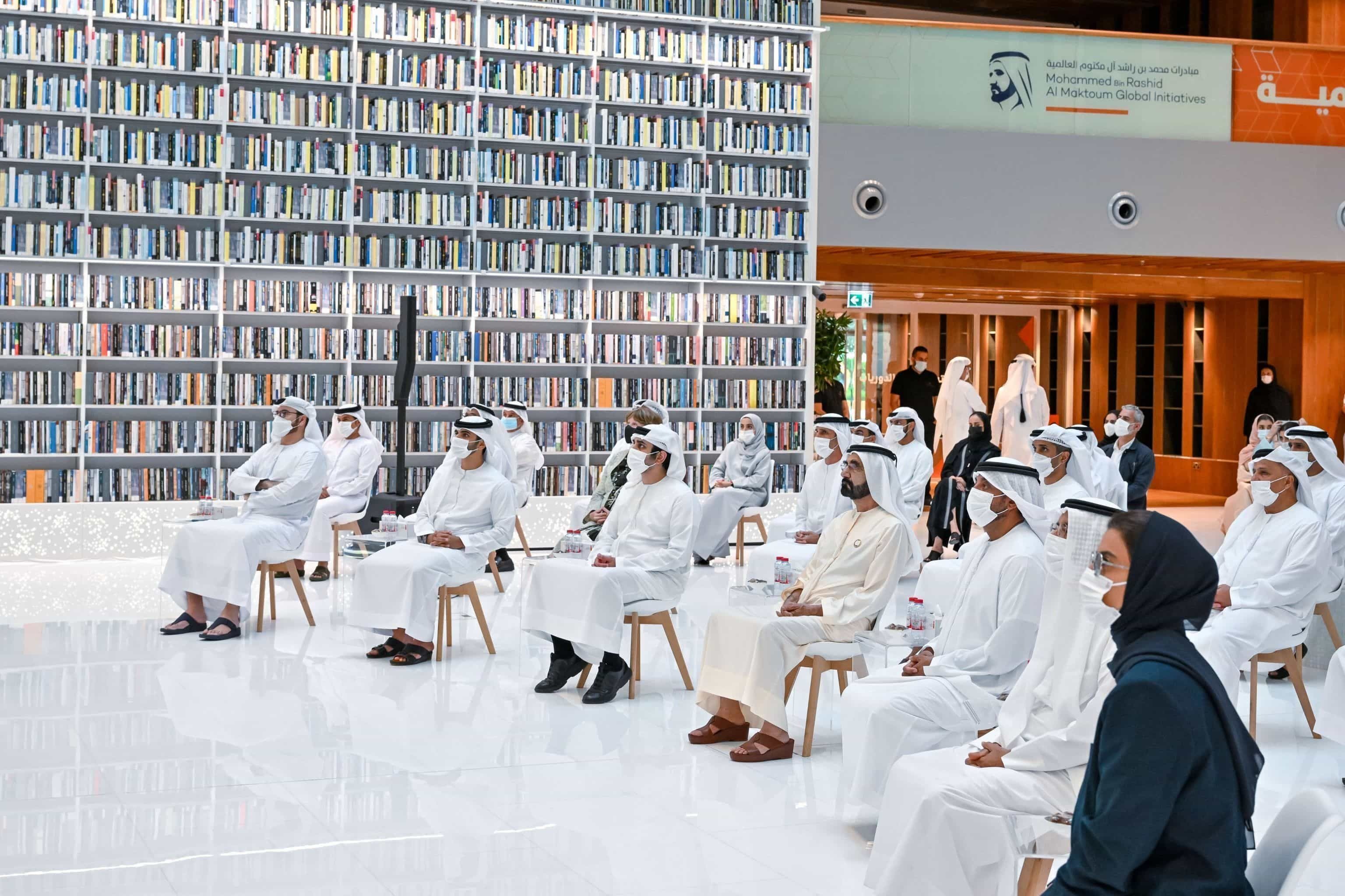 L'émir Mohammed ben Rashid Al Maktoum lors de l'inauguration de la bibliothèque de Dubaï (Dubaï Media Office) Dubai-inaugure-plus-grande-bibliotheque-monde-arabe