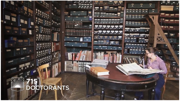 Une étudiante de l'université de Versailles Saint Quentin en Yvelines (UVSQ)