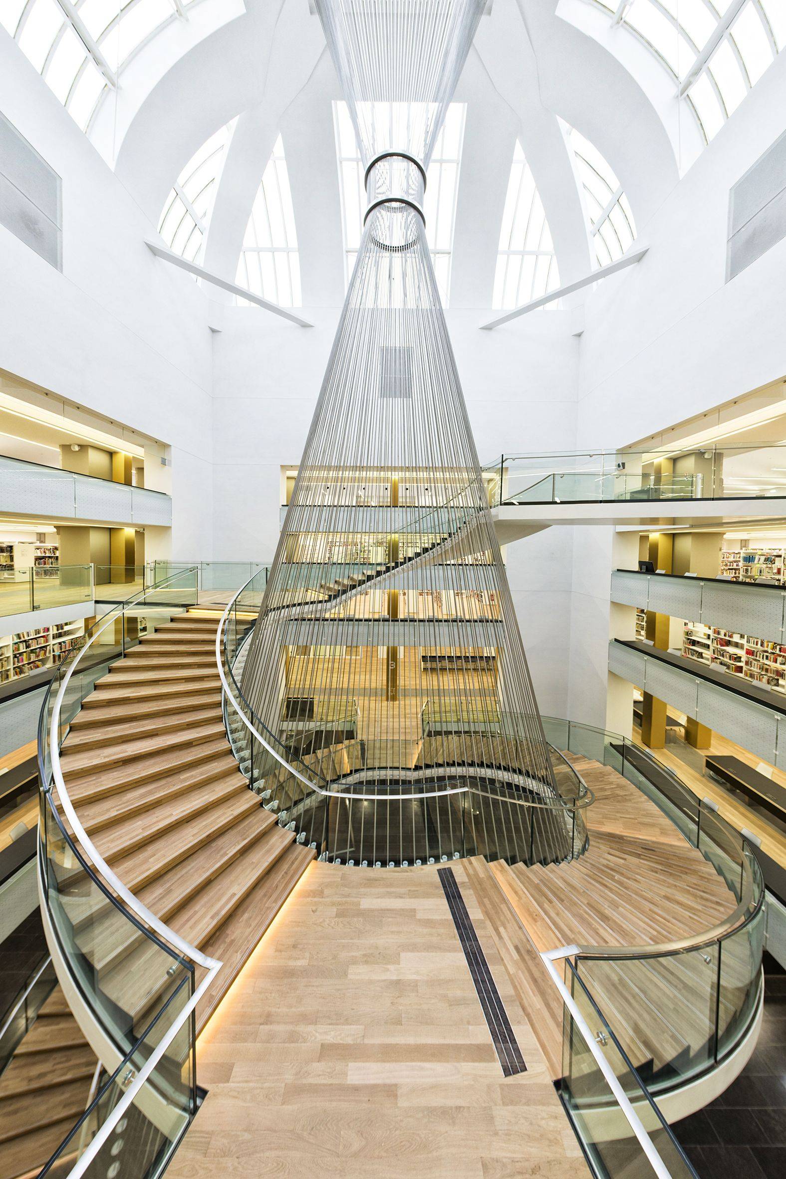 Une salle de lecture de la Bibliothèque nationale et universitaire de Strasbourg (BNU - JPR)