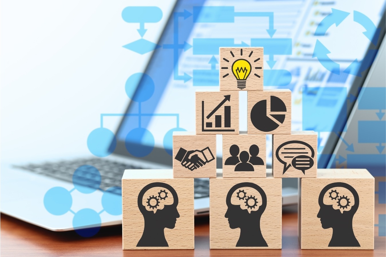 L’animation et la mise à jour des bases de connaissance deviennent incontournables, surtout dans un mode de travail hybride. (Canva) methode-capitalisation-connaissances-organisations