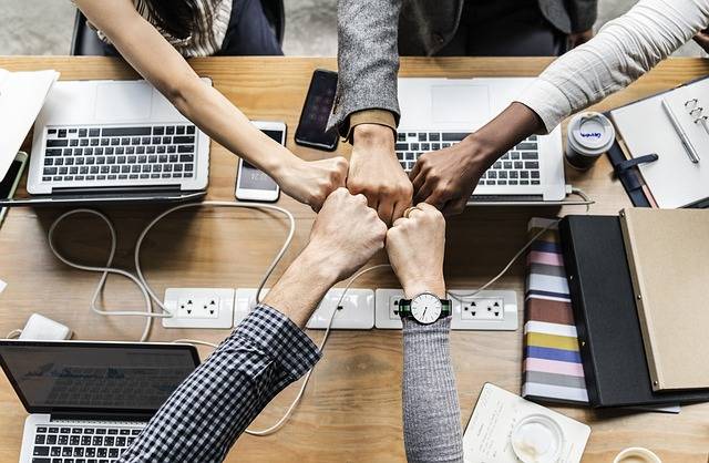 La veille collaborative tire son essence du principe de partage / KB Crawl collaboratif_bureau
