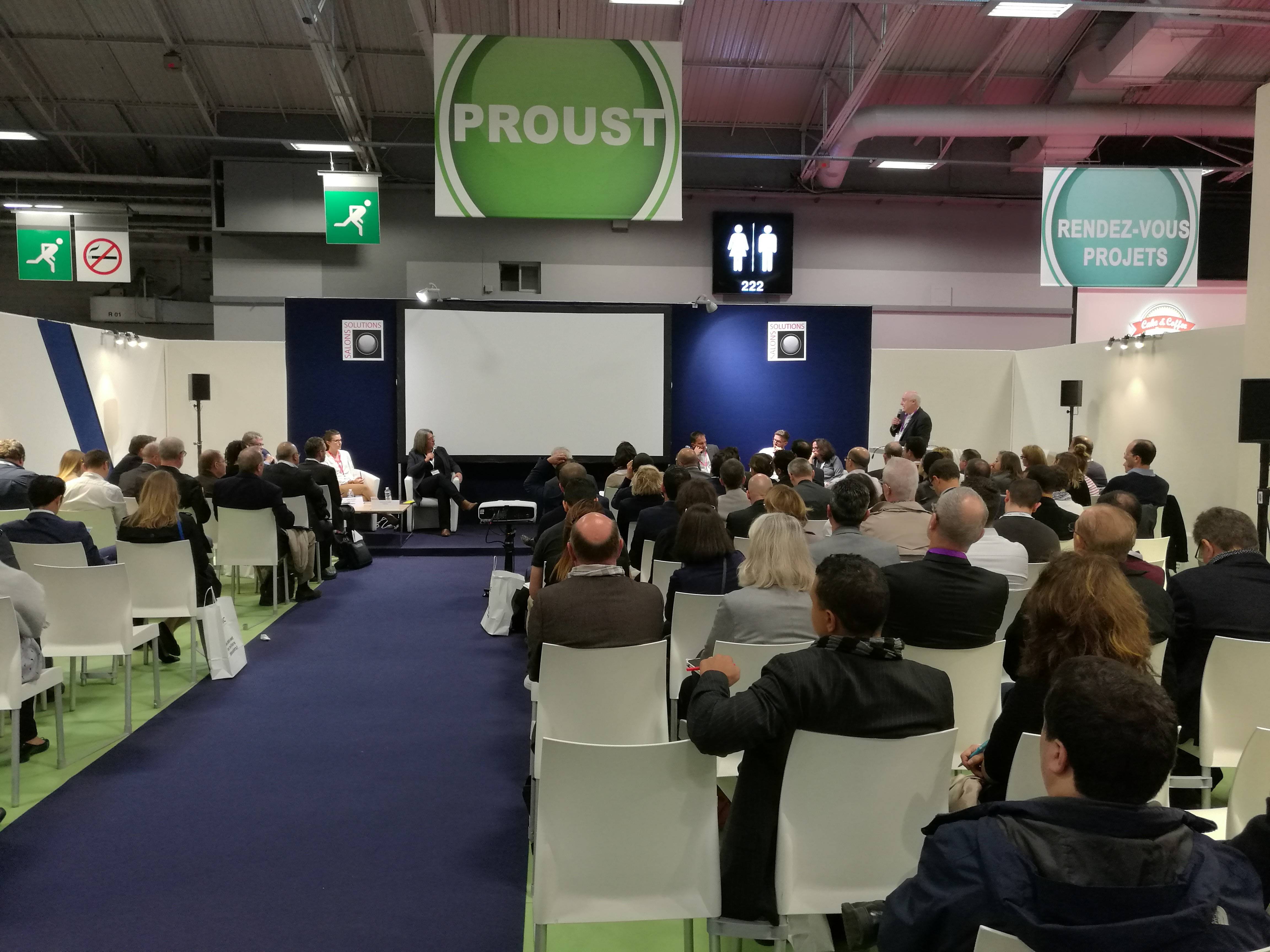 Salle pleine pour la conférence consacrée à la norme NF Z 42-026 (Archimag)