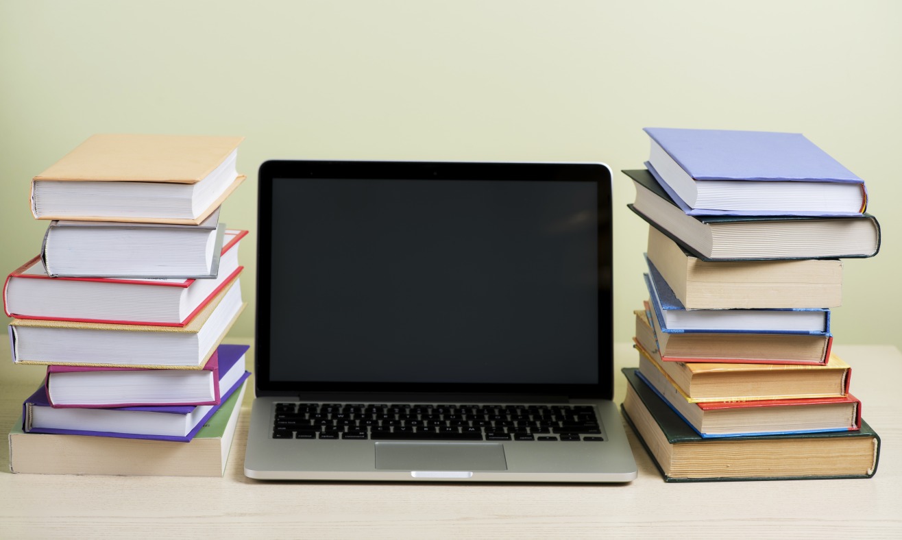 livre-bibliotheque-numerique-ordinateur