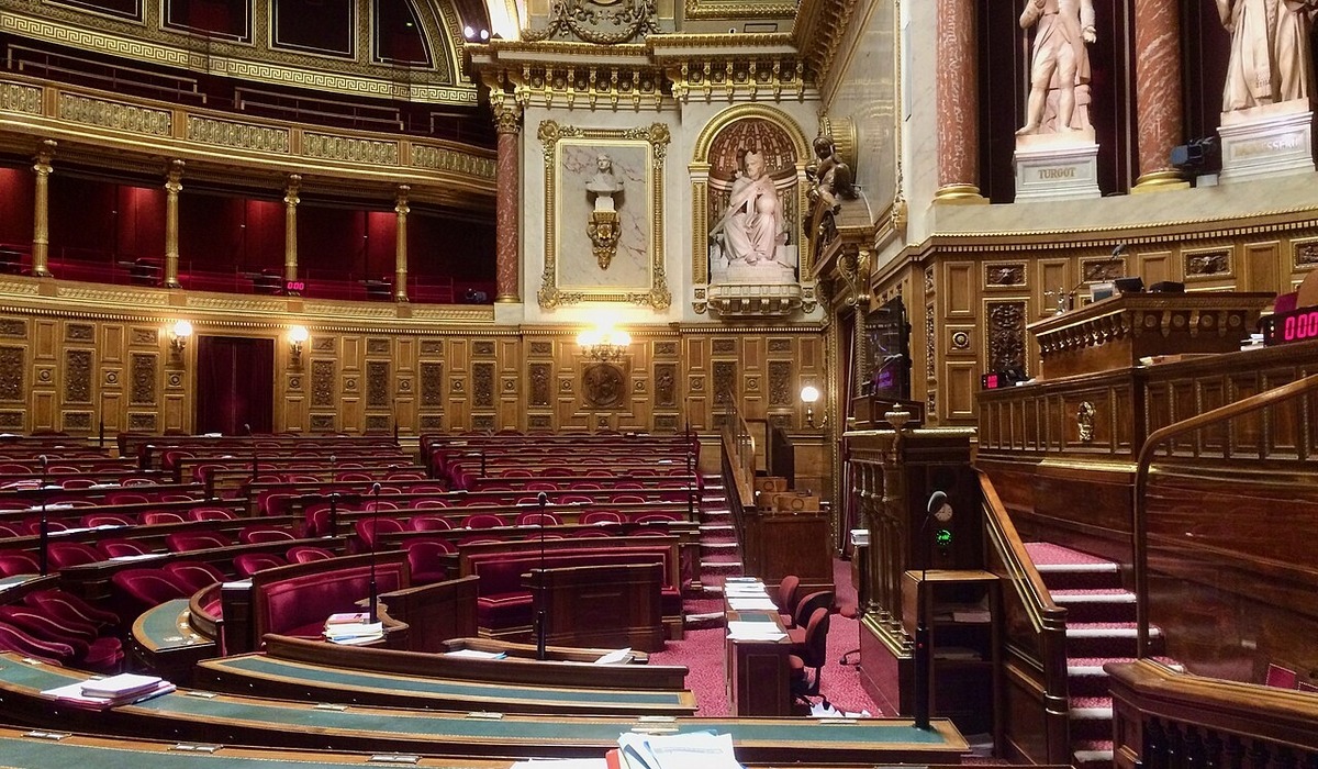 La mission d'information sénatoriale a adopté un rapport assorti de 20 recommandations pour réduire la fracture numérique. (Soleil1409/Wikimédia) digitalisation-services-publics-recommandations-senat-face-fracture-numerique