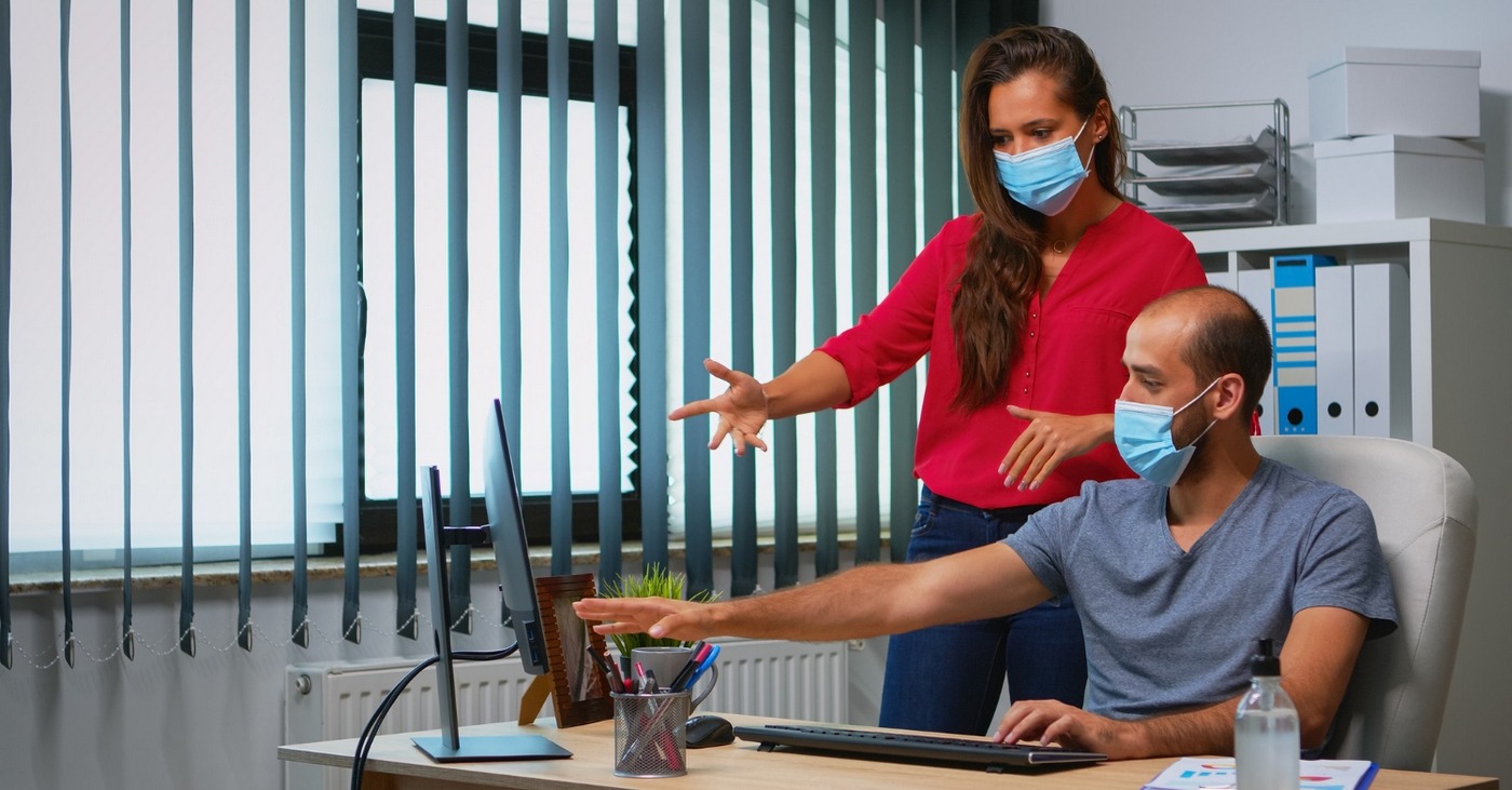 La pandémie de Covid n’a épargné personne et a bouleversé les habitudes de travail. Les documentalistes en santé n’y ont pas échappé, devant également avoir recours au télétravail. (Freepik/DCStudio)