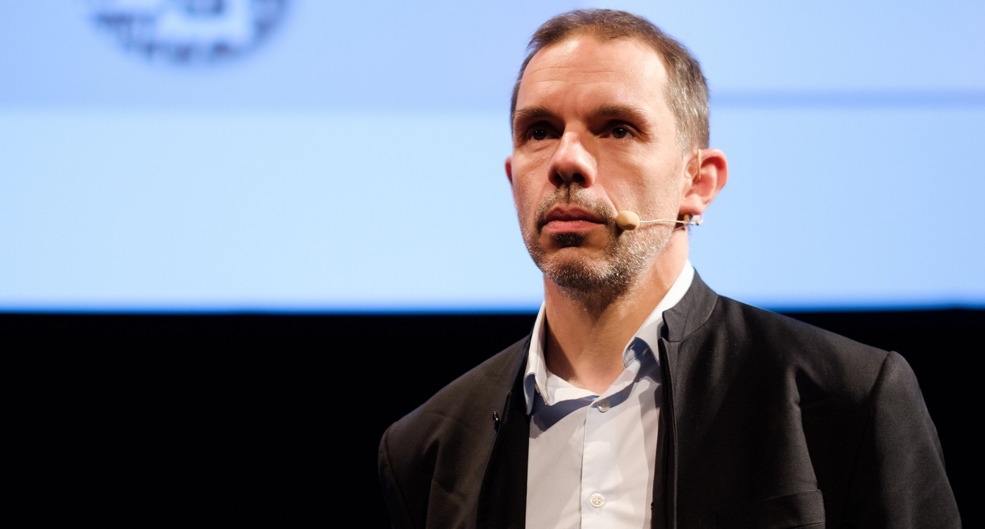 Edouard-Vasseur-prend-tete-Association-archivistes-francais