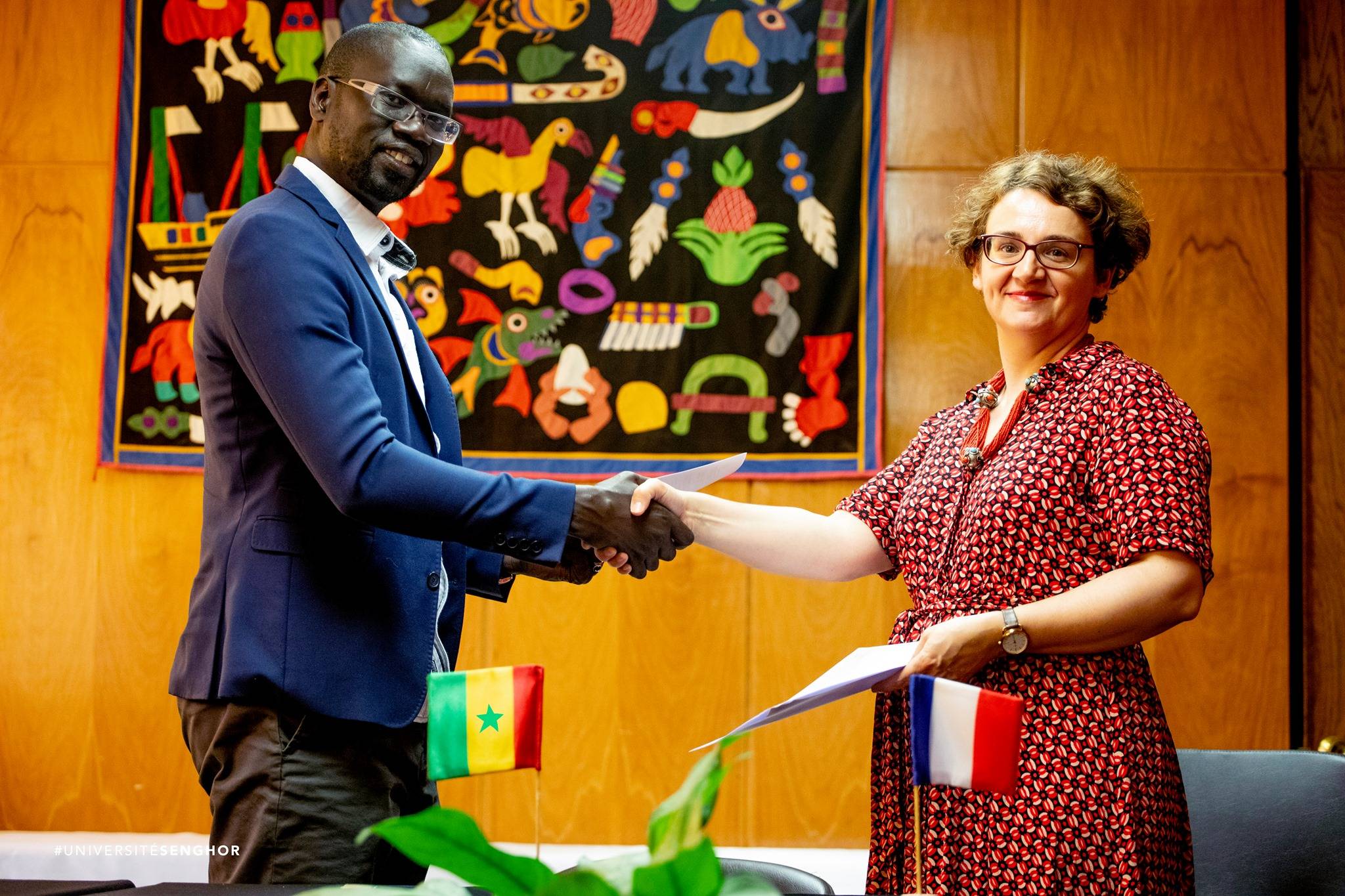 Moustapha Mbengue, directeur de l’EBAD et Michelle Bubenicek, directrice de l’École nationale des chartes (© Université Senghor)