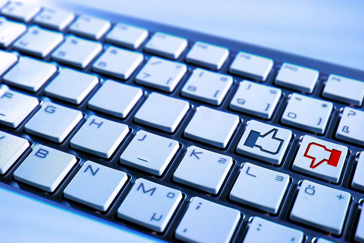 Facebook n'est pas en odeur de sainteté à Bruxelles (PixaBay/geralt)