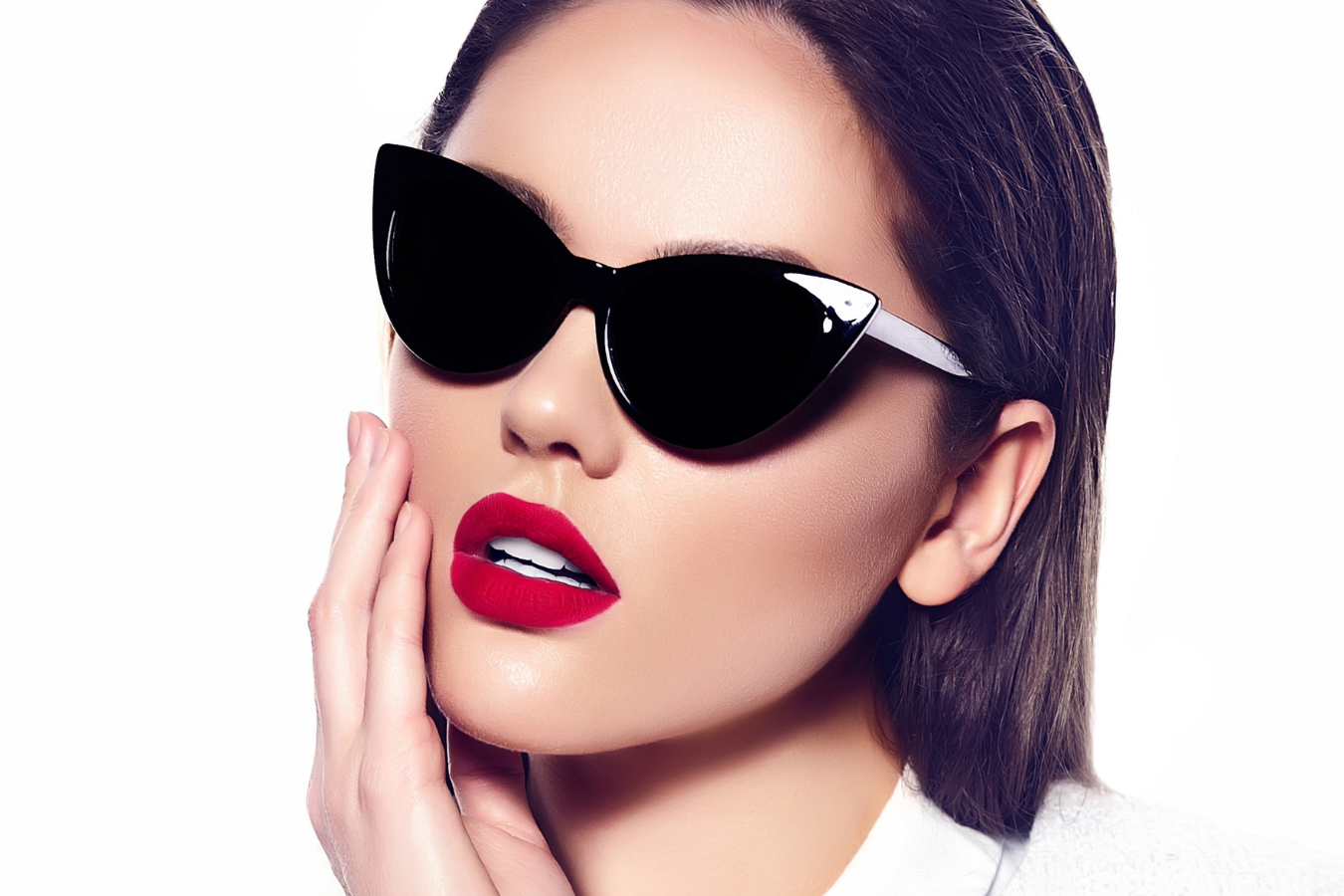 Découvrez dans ce Supplément Archimag le DAM et le PIM plus en profondeur, accompagnées d’exemples concrets et d’analyses détaillées. (Canva) faites-de-vos-donnees-produits-visuels-des-stars-avec-nouveau-supplement-archimag