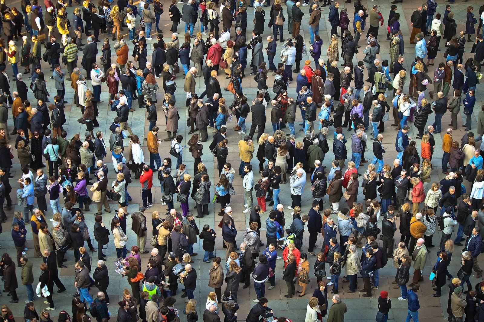 À un an de l’entrée en vigueur du RGPD, seuls 20 % des organisations ont enclenché une démarche de mise en conformité et affirment qu’elles seront prêtes à l’heure dite. ( https://www.facebook.com/robertotaddeofoto28 via VisualHunt.com / CC BY) rue-foule