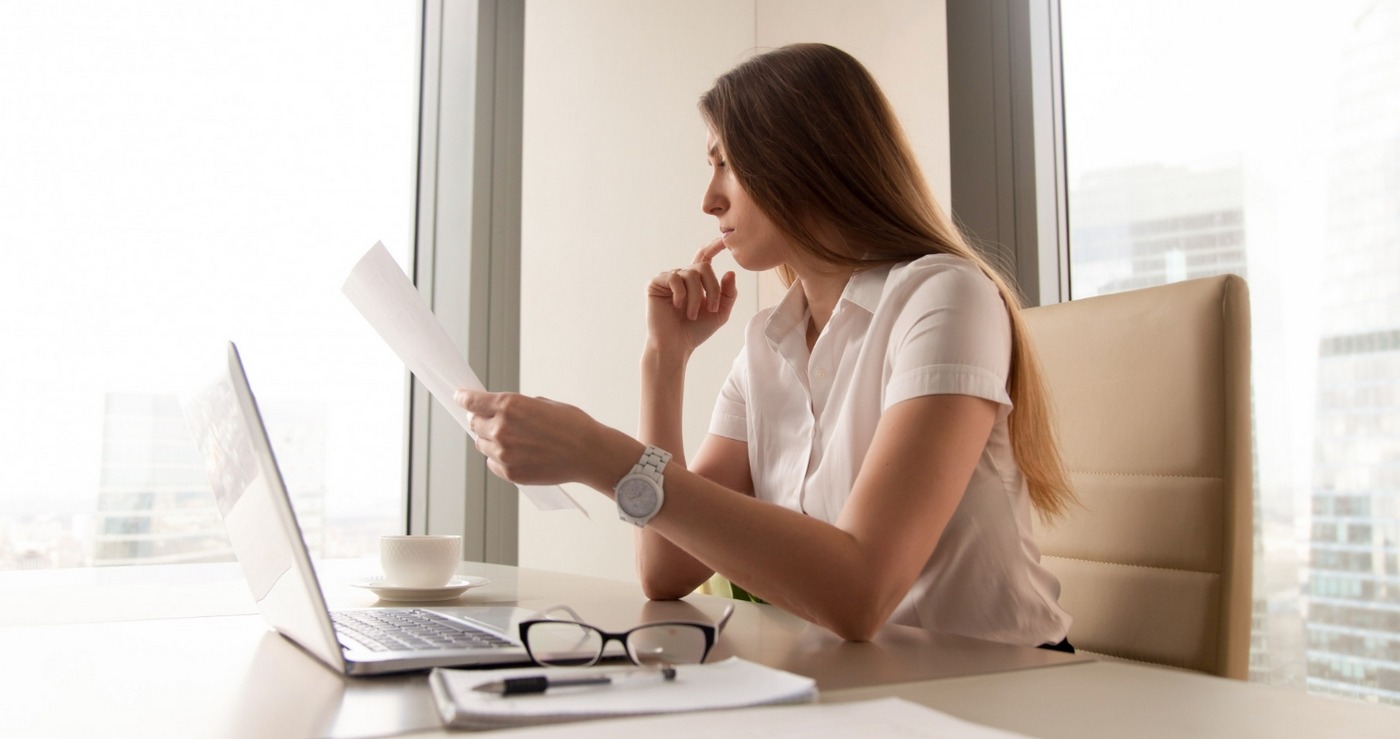 Pour lutter contre la fraude documentaire, les outils se développent et Ils couvrent aussi bien les documents liés à l’identité (carte nationale d’identité, passeport, permis de conduire...) que les documents d’entreprise. (Freepik/yanalya) fraude-documentaire-lutter-efficacement
