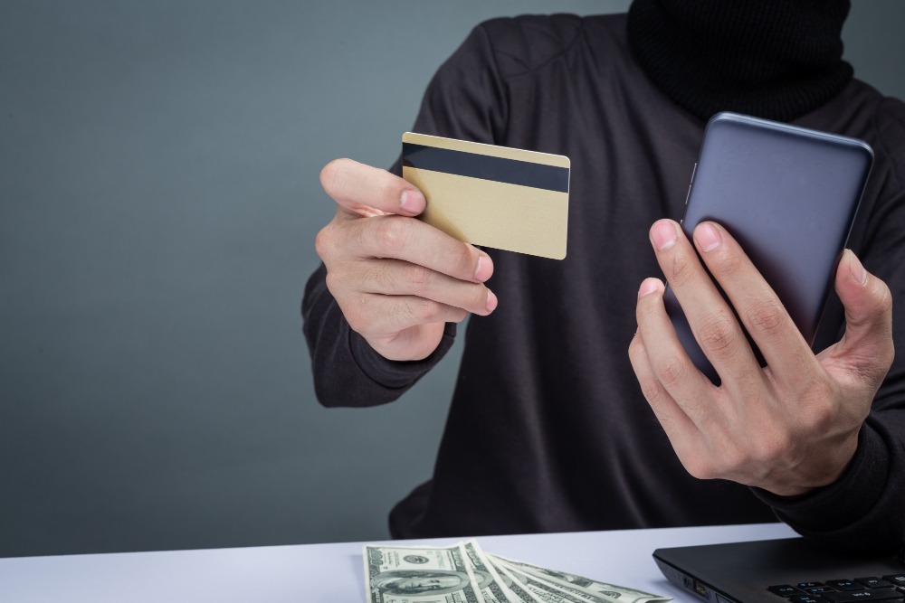 Selon Bercy, 60% des 100 milliards de fraude fiscale s’appuient sur la fraude documentaire (Freepik Premium / jcomp) Tessi-lance-Observatoire-fraude-documentaire