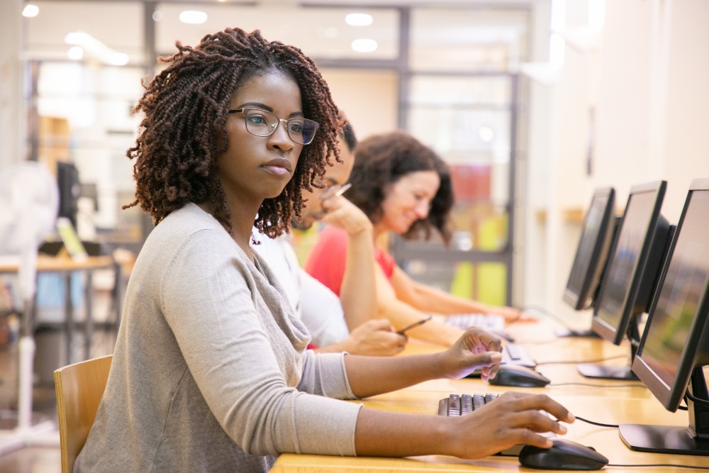 Un tiers des étudiants consent à investir 20 euros par mois pour utiliser Chat GPT 4 (Freepik Premium / pch.vector) 99%-etudiants-utilisent-intelligence-artificielle-generative