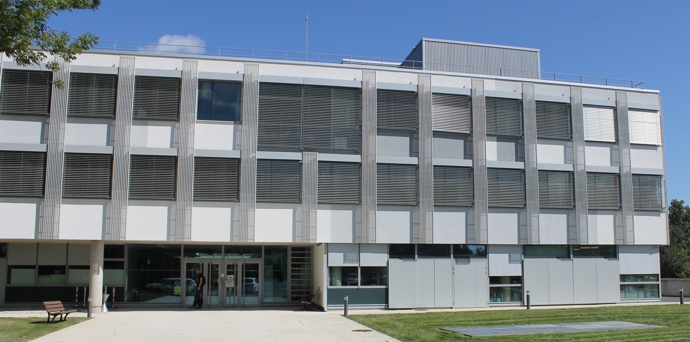 Le bâtiment de l'Inria à Palaiseau, sur le campus de l'École polytechnique Paris-Saclay (Cinerama14/Wikipedia) inria-berger-levrault-solution-numerique-IA