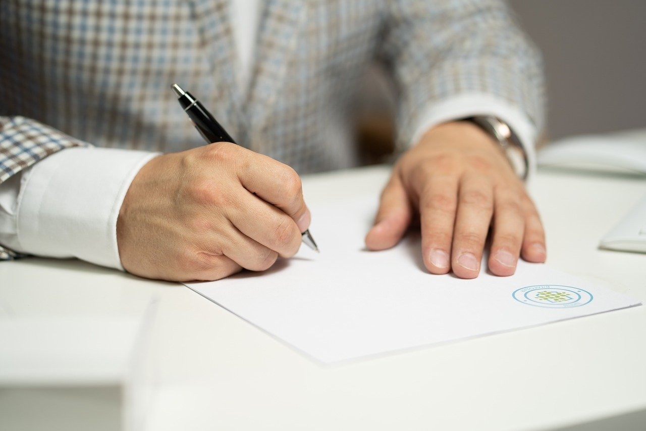 Garantir l’authenticité des documents en temps réel (Pixabay / Sozavisimost) Fraude-documentaire-Itesoft-Archipels-signent-partenariat