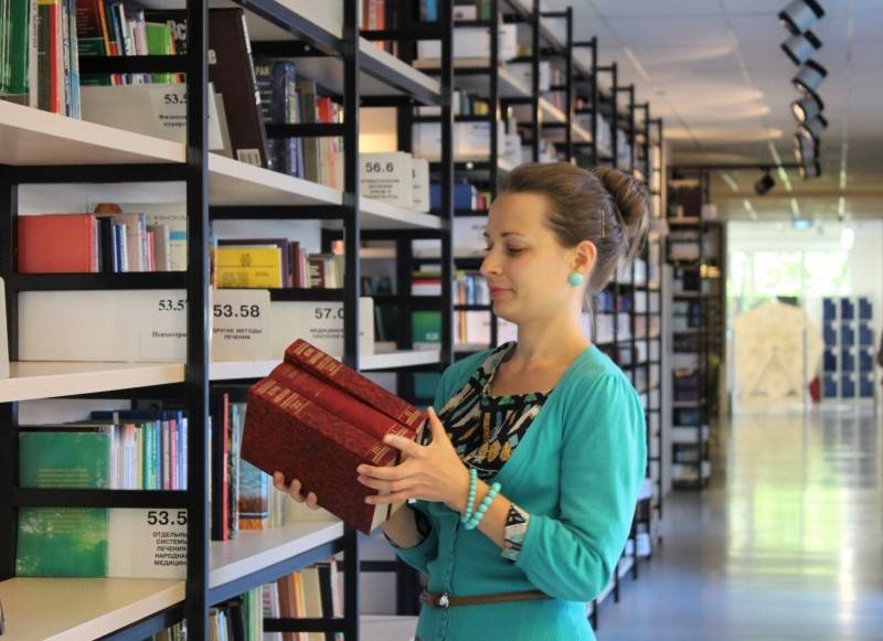 Les femmes bibliothécaires sont certes plus nombreuses mais elles ont moins accès aux postes de direction (klimkin / Visualhunt)