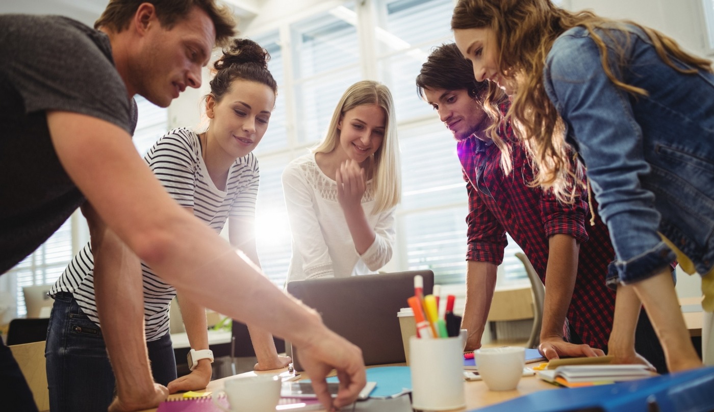L'IA ne semble plus être au coeur des projets d'innovation des éditeurs de solutions de knowledge management (KM) en 2021. Mais alors, sur quoi travaillent leurs équipes de R&D ? (Freepik/peoplecreations) knwoledge-management-innovation-tendances