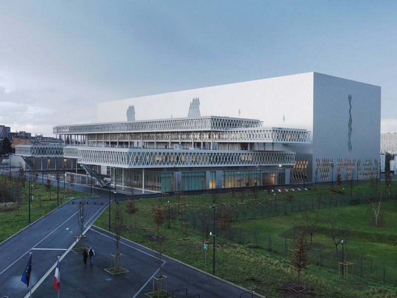 Centre des archives nationales à Pierrefitte-sur-Seine par l'architecte Massimiliano Fuksas (© Archives nationales / Pôle image)