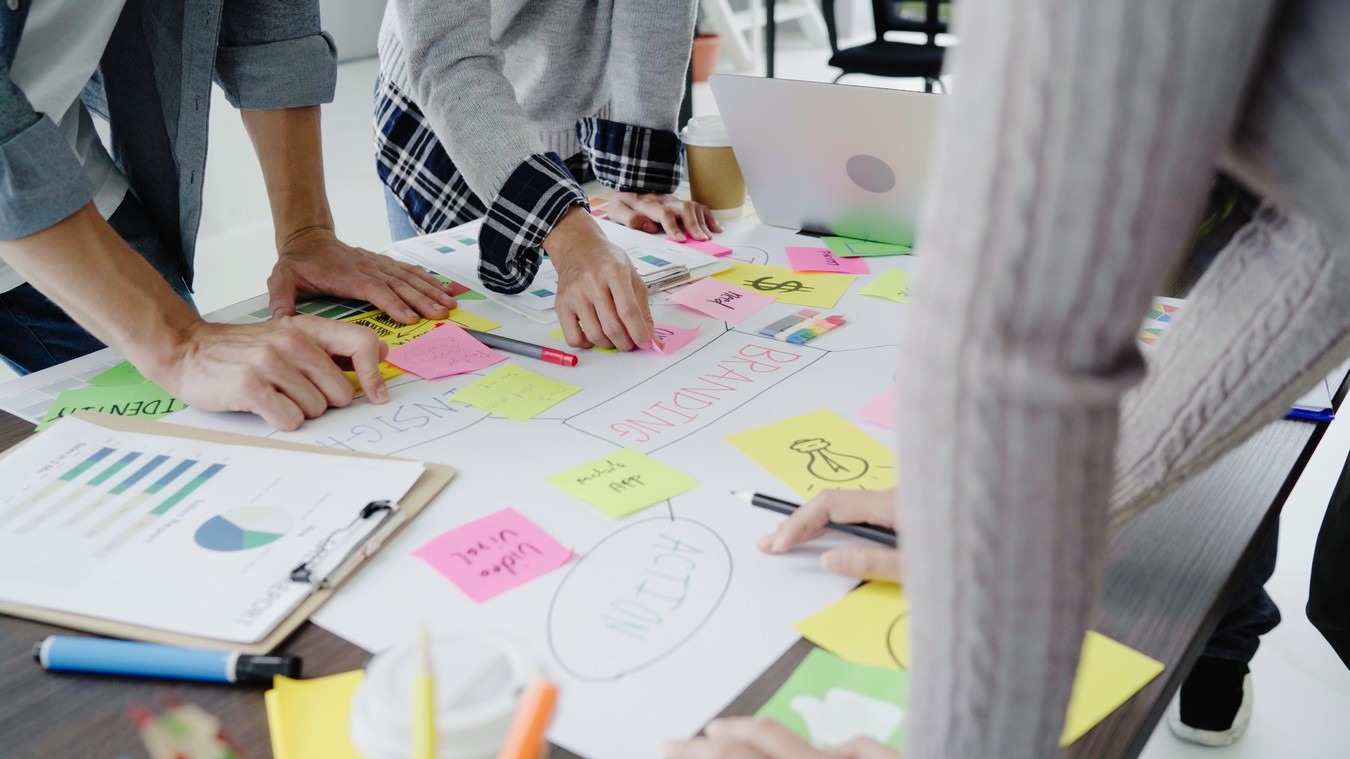 Quelle méthodologie adopter pour mener à bien un projet numérique et quelles sont les erreurs à éviter ? Réponses... (Tirachardz/Freepik) methodes-gestion-projet-numerique-erreurs-eviter