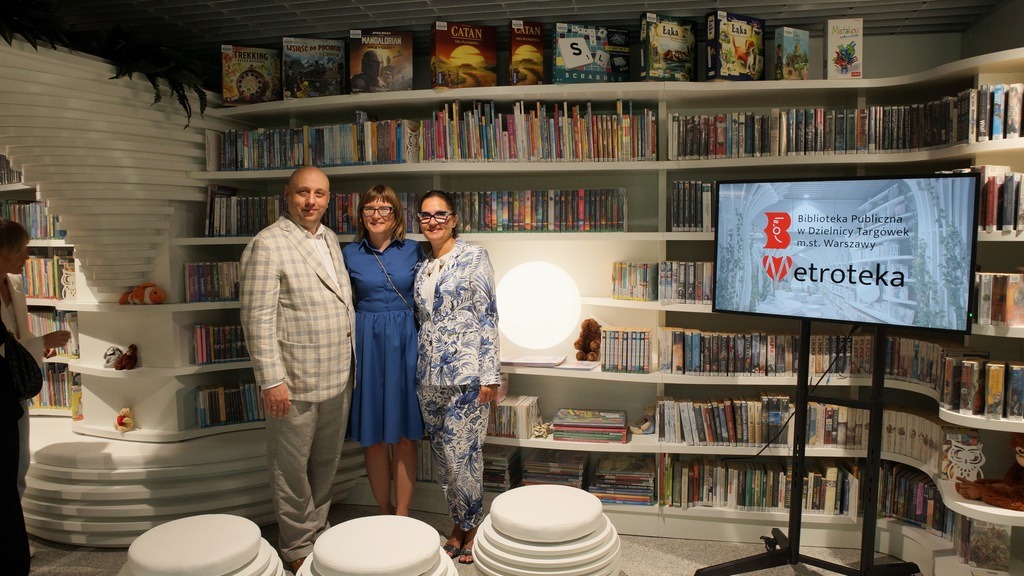 metro-Varsovie-inaugure-bibliotheque-enfants-adultes
