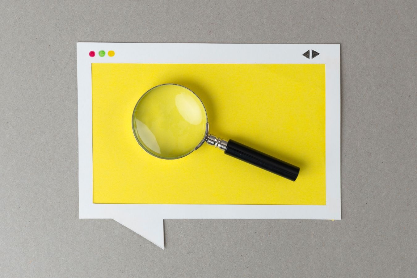 Comme tous les outils numériques, les moteurs de recherche internes ont connu des progrès substantiels dans le domaine de l’analyse sémantique. (Canva) moteur-de-recherche-interne-intelligence-artificielle