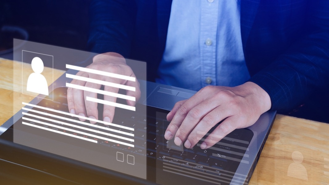Cette mesure vise à préserver la vie privée des dirigeants et à les protéger contre les risques de harcèlement, d’usurpation d’identité voire d’agression physique (Freepik).