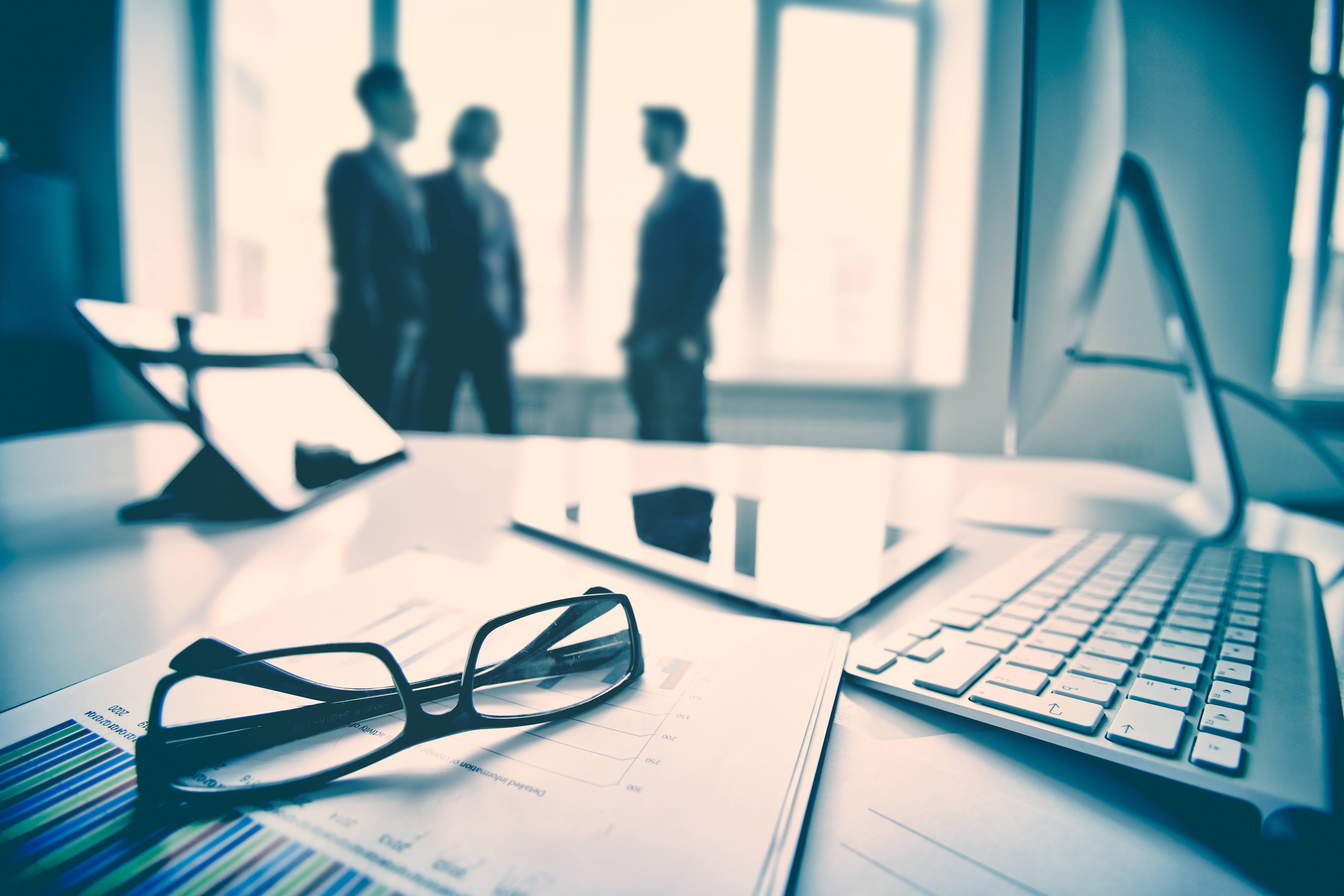 Selon David Gordon, Senior Manager chez Althéa, "l'environnement est le principal levier à actionner. C'est sur ce message que les entreprises doivent capitaliser, d'autant plus qu'il s'accompagne également d'une réduction des coûts" (Freepik/pressfoto) entreprise-bureau