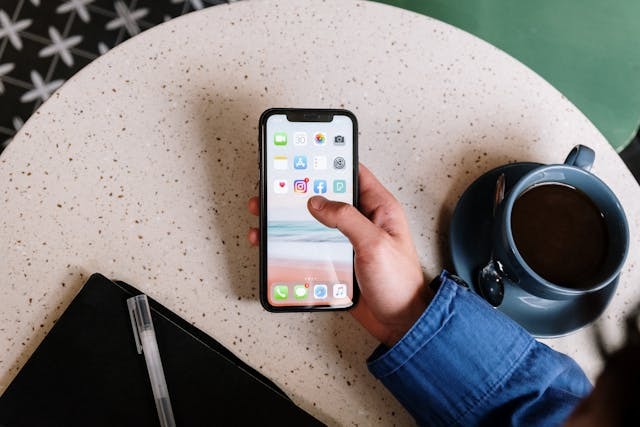 Onclusive Social s’adapte facilement à vos outils existants grâce à ses nombreuses intégrations API (crédits Pexels de Cottonbro studio)