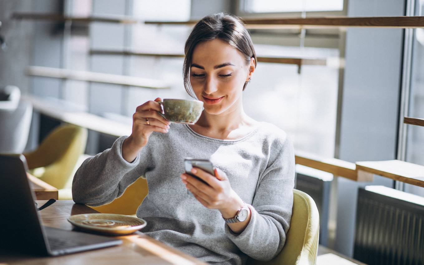 ordinateur-café-digital-workplace