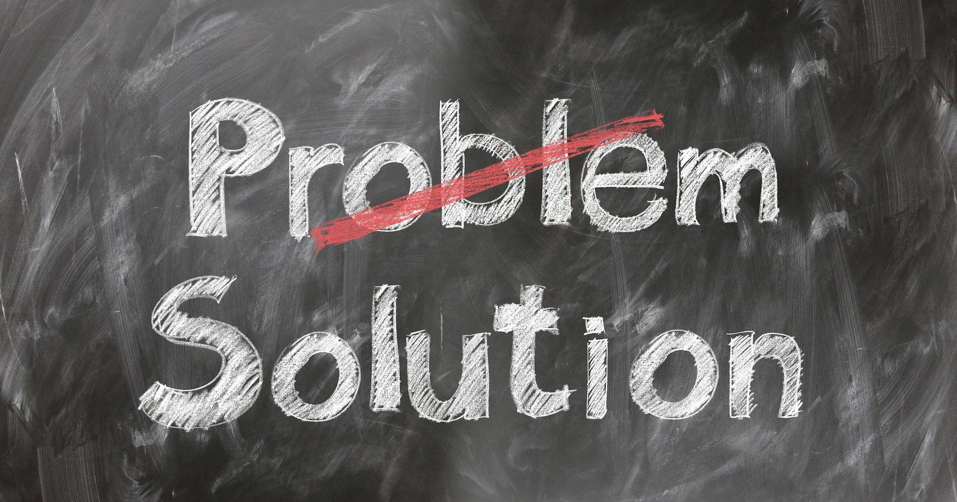 Le client n’est pas seulement aidé pour la mise en oeuvre de l’outil, mais aussi pour optimiser les paramétrages, affiner le spectre de la veille. (Pixabay/Geralt) problem-solution