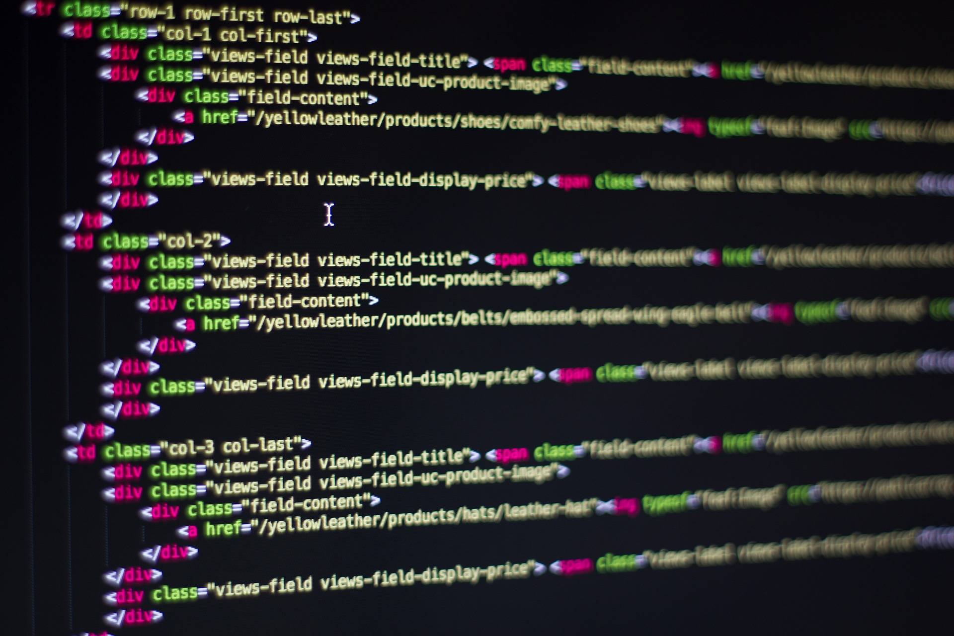 Les pages HTML sont remplies de balises, même si elles n’apparaissent pas directement à l’écran et ne servent qu’à indiquer au poste client ce qu’il doit réellement afficher. (Pixabay/Publicarray)