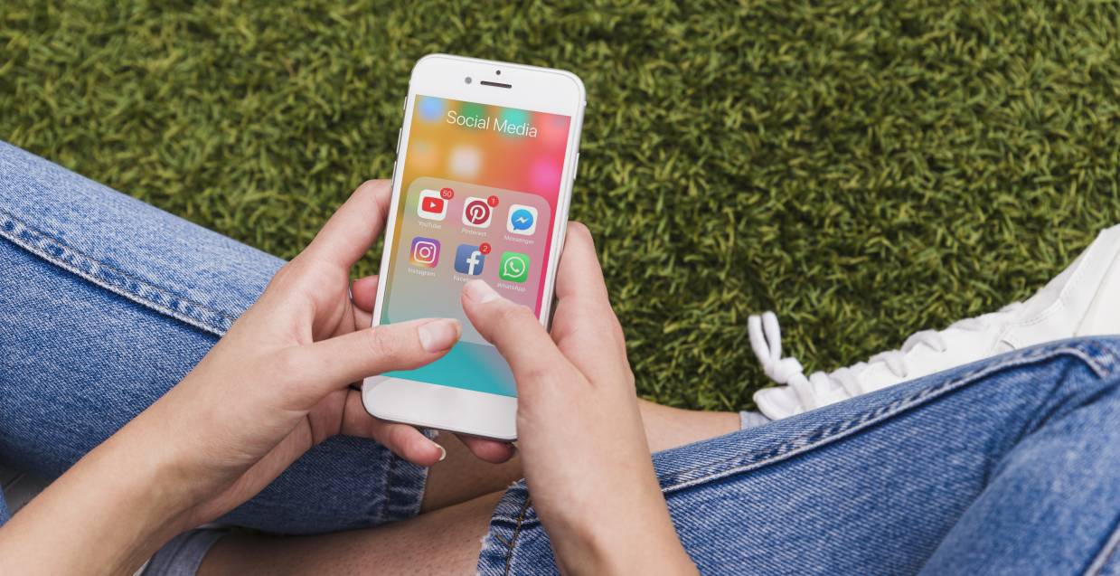 En 2019, le nombre d'utilisateurs français de Facebook baissera de 0,2 %. Des scandales sur les données de ses abonnés ont émaillé l'image du géant du web, moins populaire chez les jeunes. Beaucoup se tournent vers des plateformes alternatives. (Freepik) reseaux-sociaux