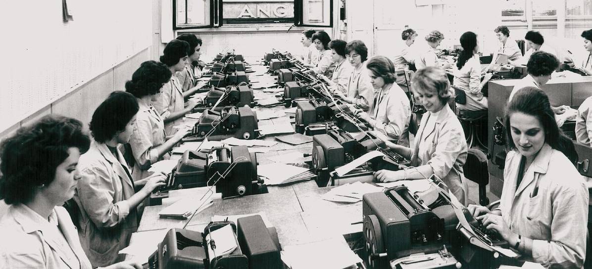 Message posé le 23 mai par DesFemmesQuiComptent : "Vous êtes au bureau et vous trouvez votre open space trop bruyant? Imaginez un peu ce que ces dactylographes devaient penser". (DR)