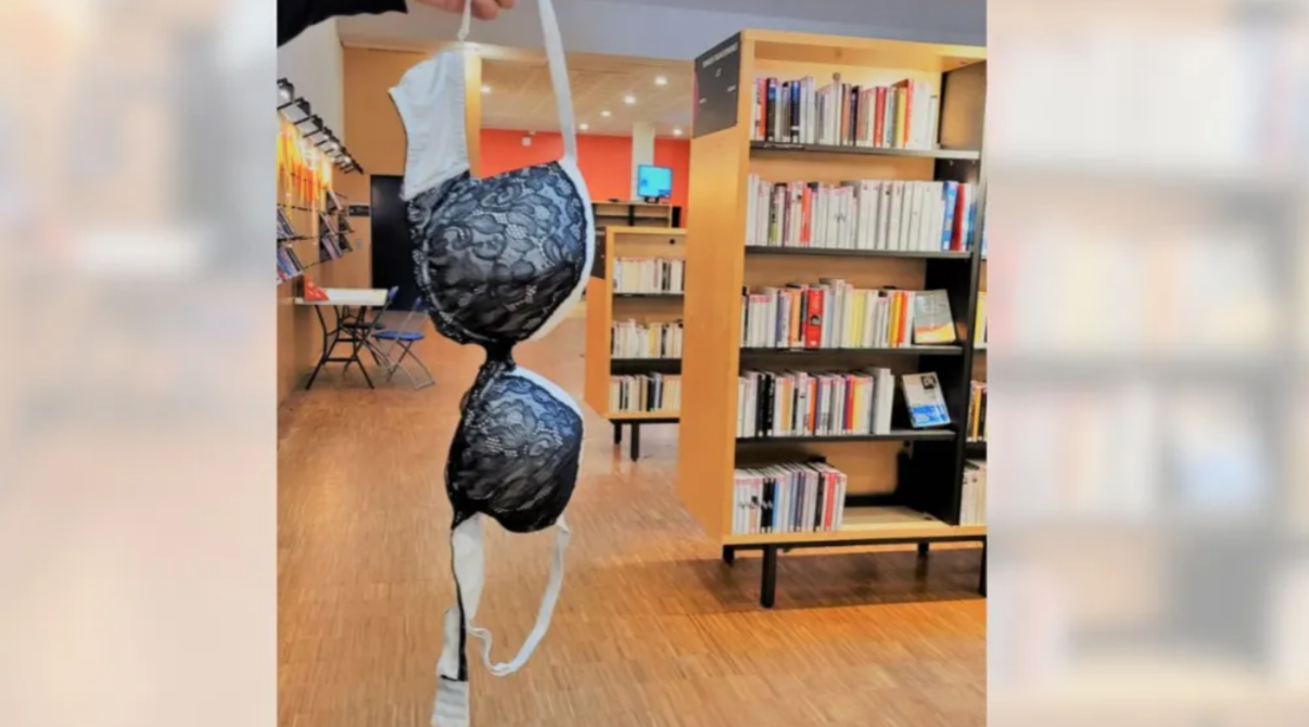 soutien-gorge-retrouve-rayons-bibliotheque-Limoges