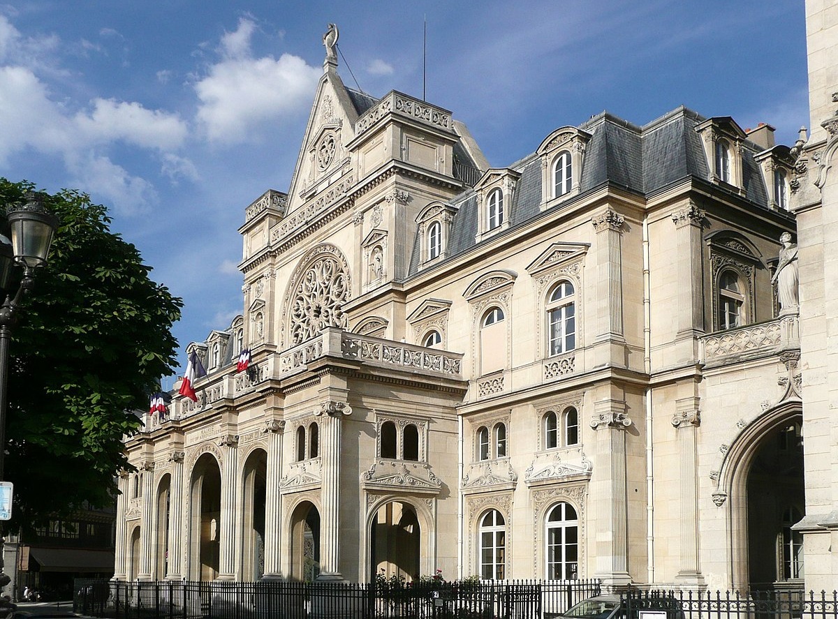 La digitalisation du secteur public est un enjeu majeur pour l'administration française. Encore faut-il disposer des bonnes solutions pour la mener à bien. (Wikimédia Commons, Pline, CC BY SA) mairie-paris-france-secteur-public-collectivites