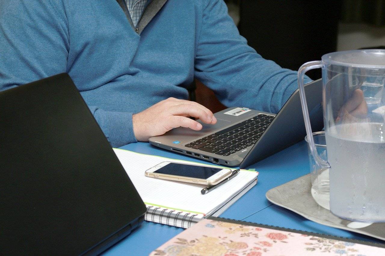 Le télétravail est pratiqué en moyenne 6,4 jours par mois (Pixabay / Alterfines)